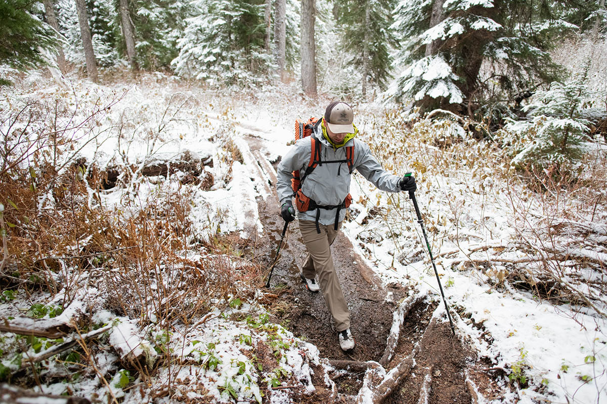 Salomon X Ultra 4 GTX hiking shoe (snowy trail)