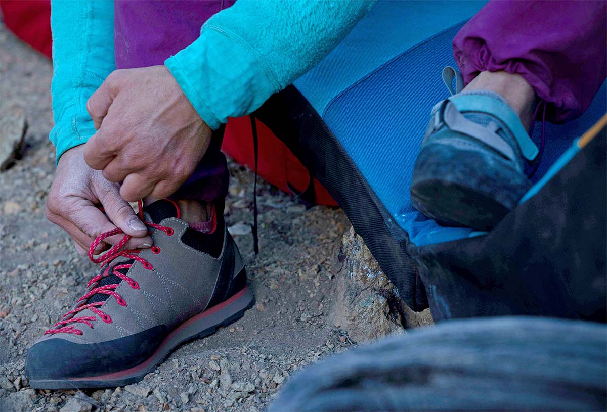 Scarp Crux appraoch shoe (lacing)