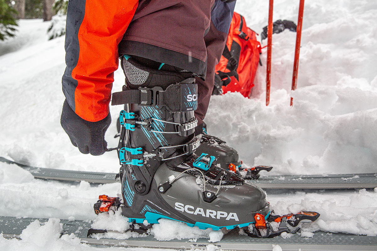 Scarpa Maestrale XT ski boot (toggling ski walk lever)