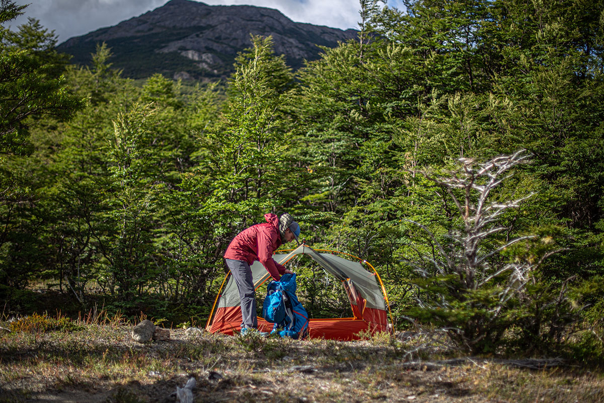 Sea to Summit Ikos TR2 tent (reaching into pack)