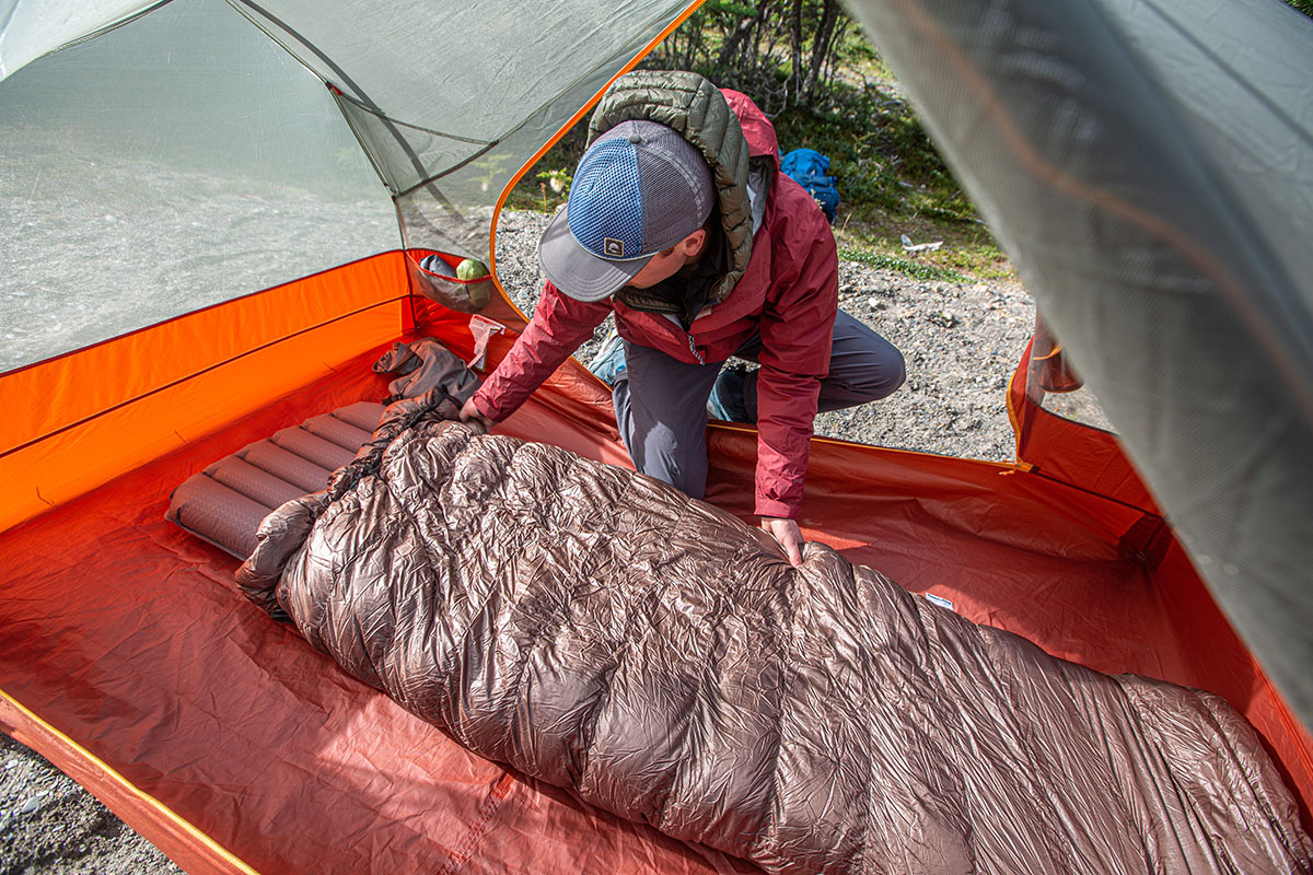Sea to Summit Ikos TR2 tent (setting up sleeping pad and bag)
