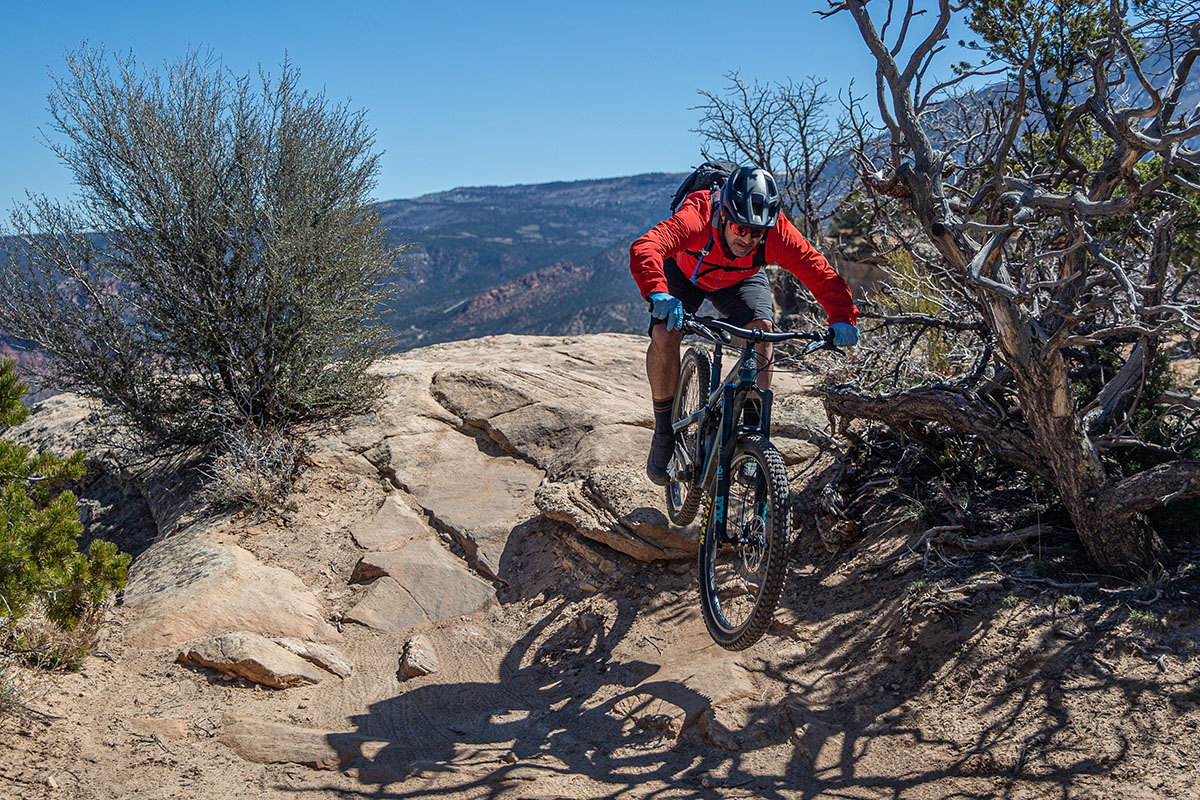 Shimano SH-AM903 mountain bike shoe (jumping off rock)