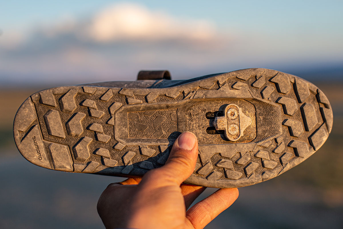 Shimano SH-AM903 mountain bike shoe (outsole closeup)