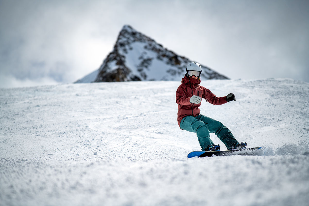 Smith Vida MIPS snow helmet (mountain backdrop)