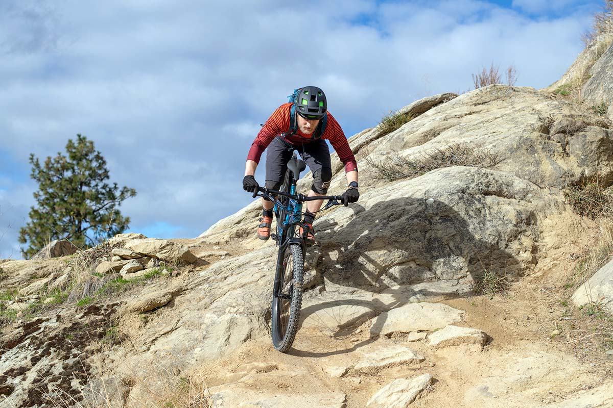 ヘルメット 自転車 サイクリング 輸入 クロスバイク SMITH Forefront MTB Cycle Helmet Adult Mountain Bike Helmet with MIPS Technology Lightweight Impact Protection for Men  Women Adjustable ヘルメット 自転車 サイクリング 輸入 クロスバイク