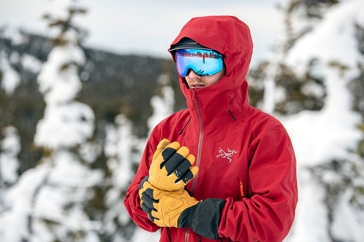 Smith IO Mag ski goggles (wide shot)