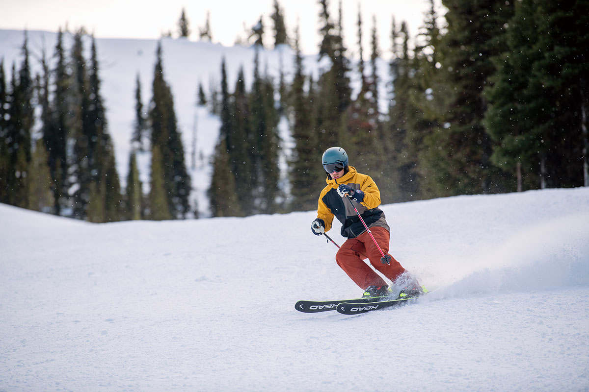 Smith Proxy snow goggle (skiing with snow falling)