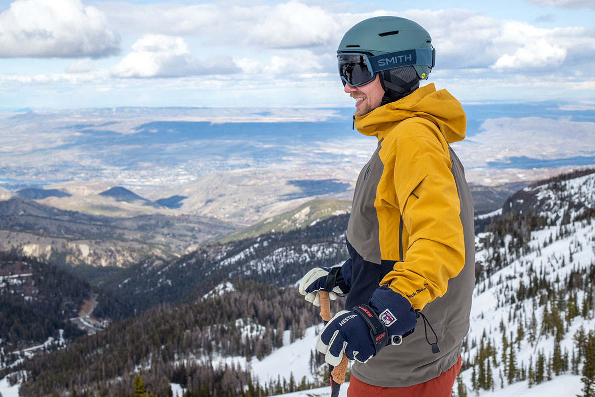 Smith Proxy snow goggle (smiling at resort)