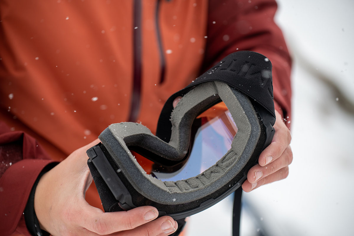 Smith Squad Mag goggles (foam and lens closeup)