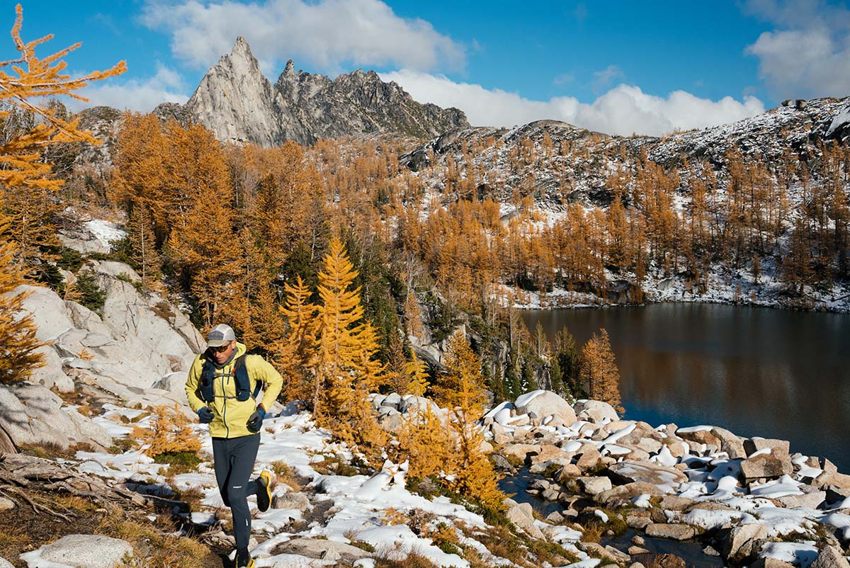 Running near Prusik Peak (Suunto Vertical Titanium Solar)