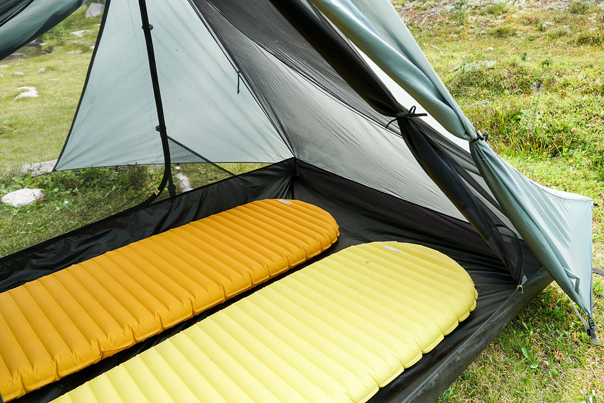 Tarptent StratoSpire 2 (sleeping pads side by side)