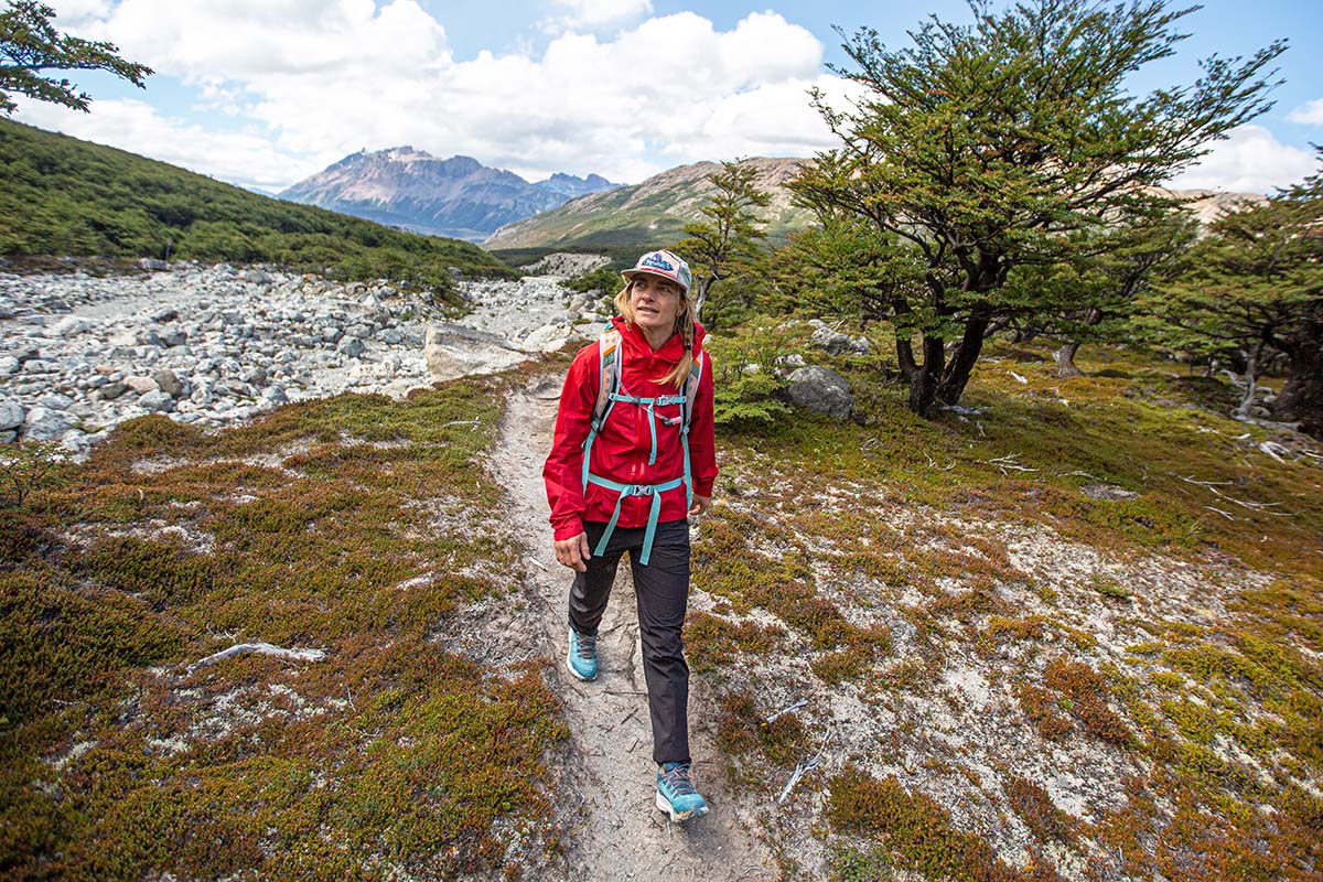 Hiking down singletrack trail (The North Face Vectiv Fastpack Futurelight hiking shoes)