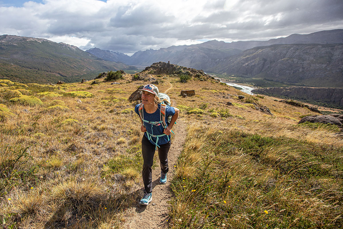 Hiking uphill with daypack (The North Face Vectiv Fastpack Futurelight hiking shoes)