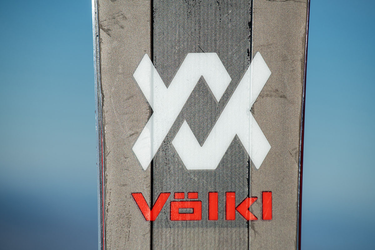 Volkl M5 Mantra all-mountain skis (Volkl logo)