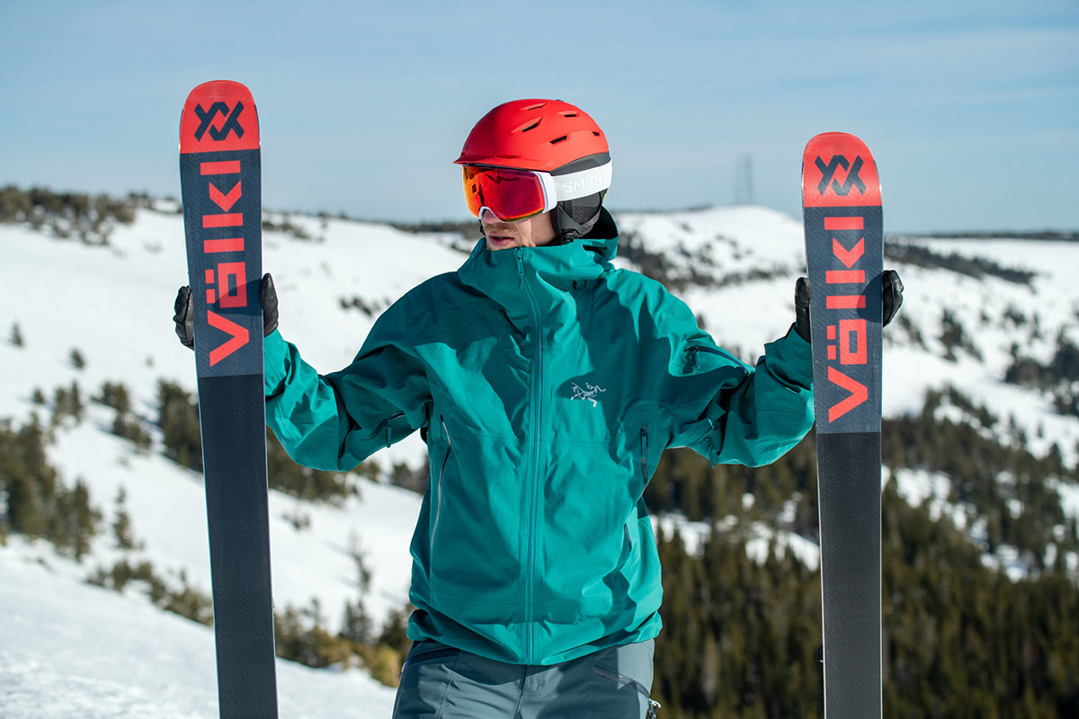 Volkl M5 Mantra all-mountain skis (holding skis)