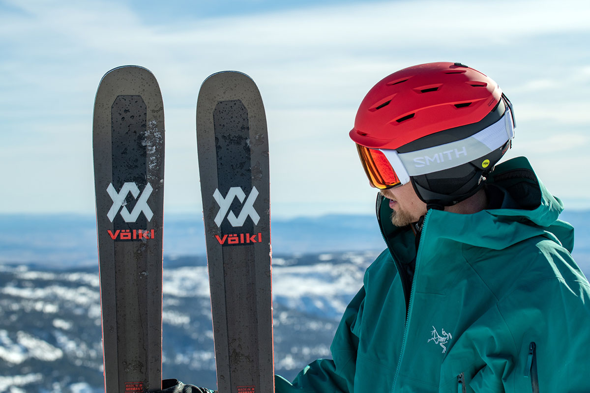 Volkl M5 Mantra all-mountain skis (tips)
