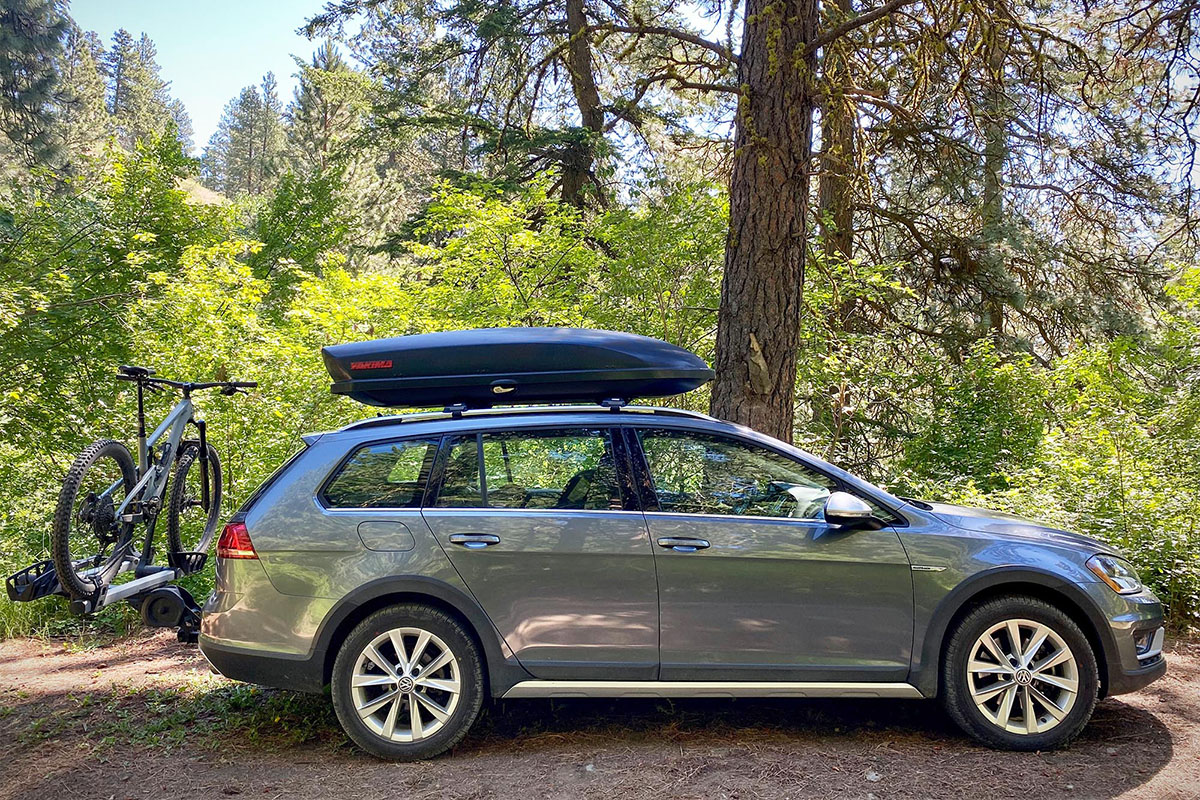 Yakima SkyBox 16 Carbonite Cargo Roof Box (on top of vehicle)