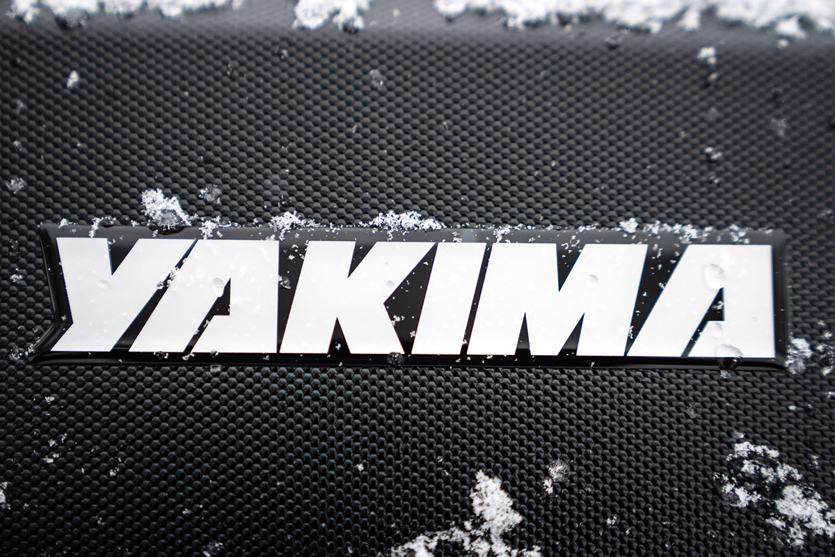 Yakima SkyBox NX 16 roof box (Yakima logo)