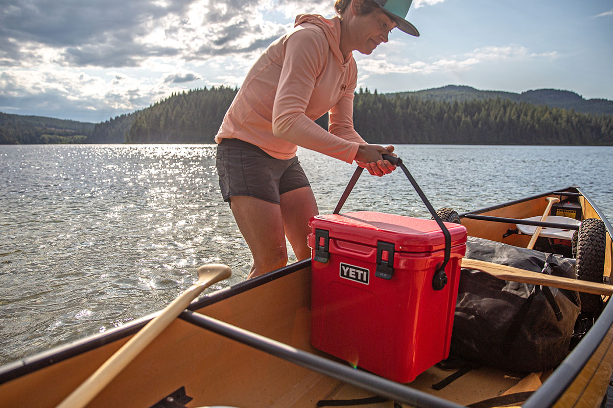 https://www.switchbacktravel.com/sites/default/files/image_fields/In-Depth%20Gear%20Reviews/Yeti%20Roadie%2024/%E2%80%8BYeti%20Roadie%2024%20cooler%20%28lifting%20out%20of%20canoe%29.jpg