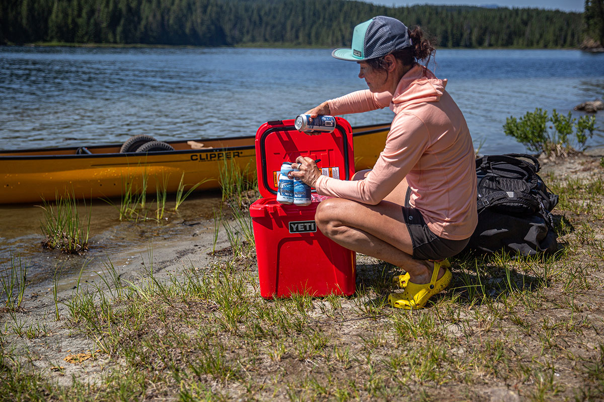 ​Yeti Roadie 24 cooler (removing pack of beer)