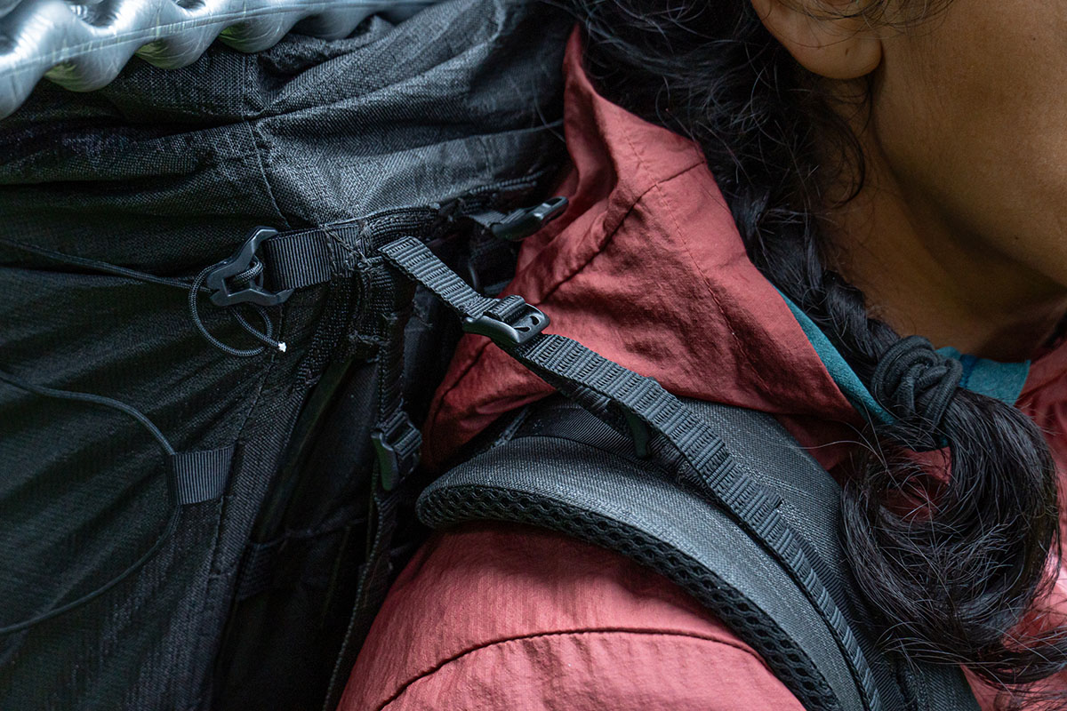 Zpacks Arc Haul Ultra 60L backpack (close shot of load lifter strap)