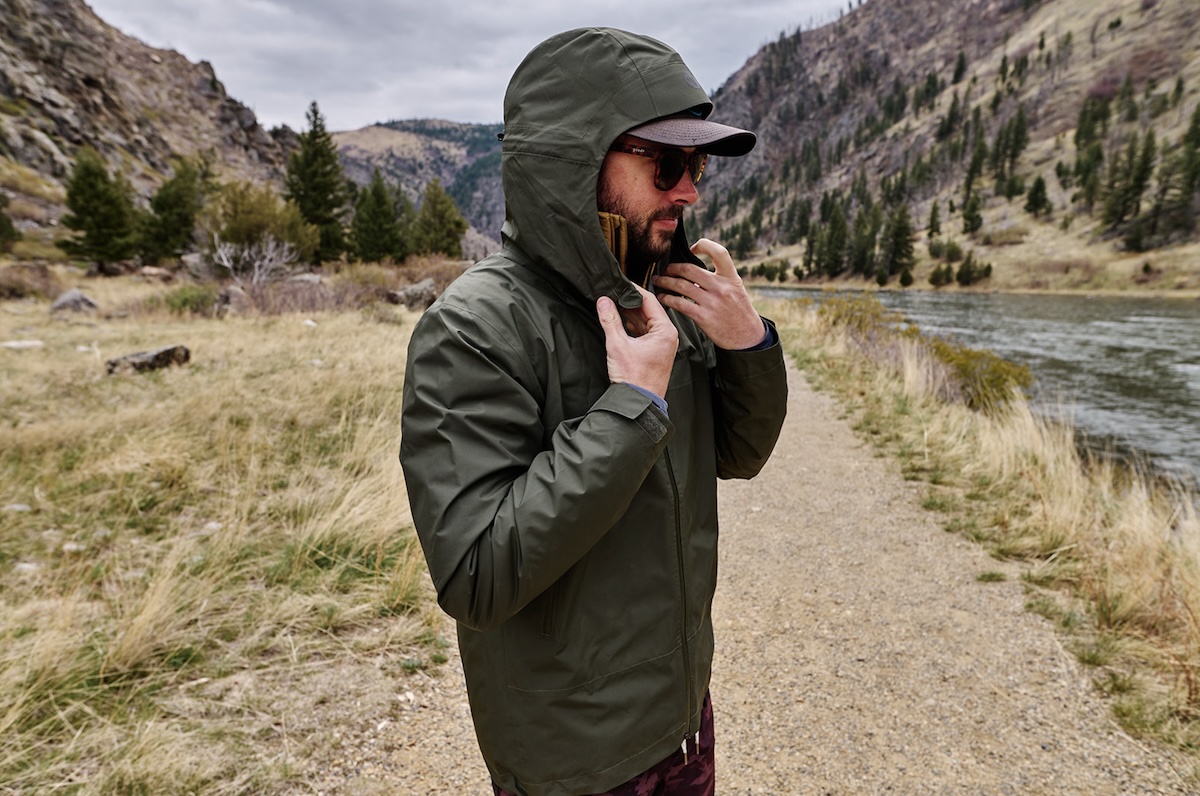 marmot minimalist pertex putting hood up