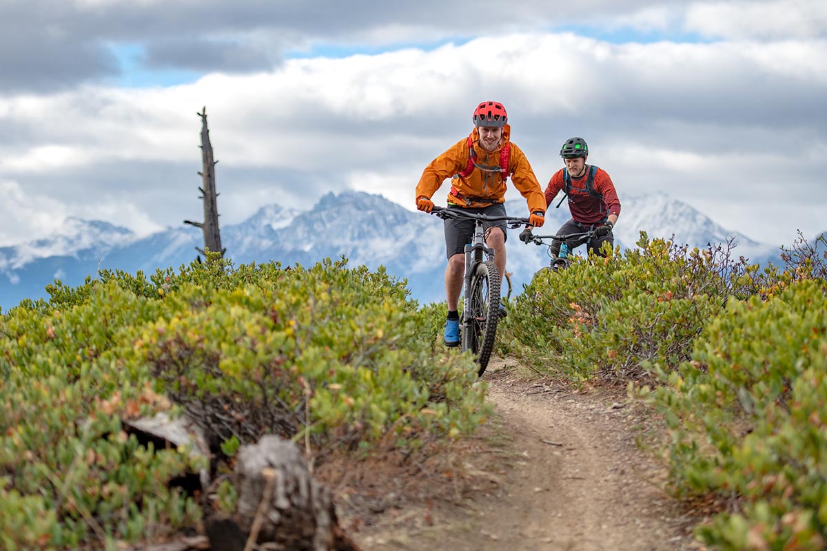 Mountain biking (climbing singletrack trail)