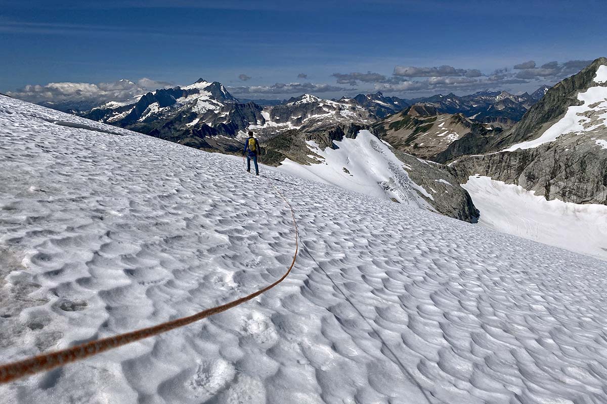 Crossing the Challenger Glacier (mountain running in the North Cascades)