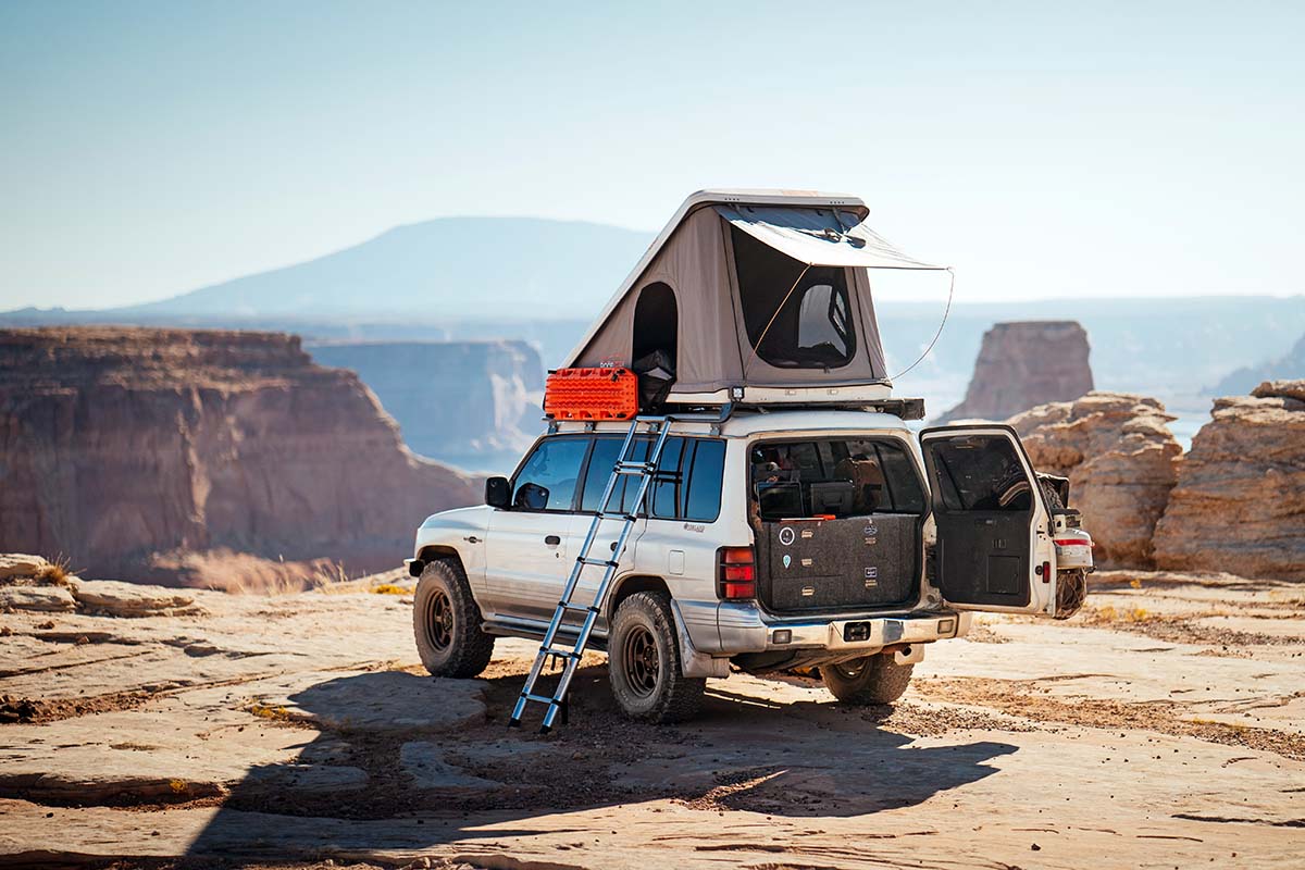 Roofnest Sparrow Eye rooftop tent (parked on viewpoint in desert)
