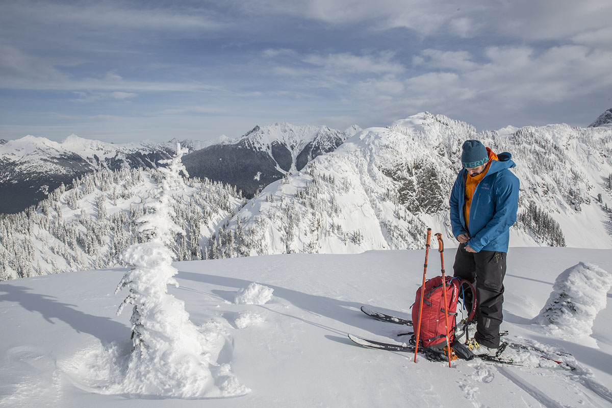 Staying warm while skiing (hardshell)