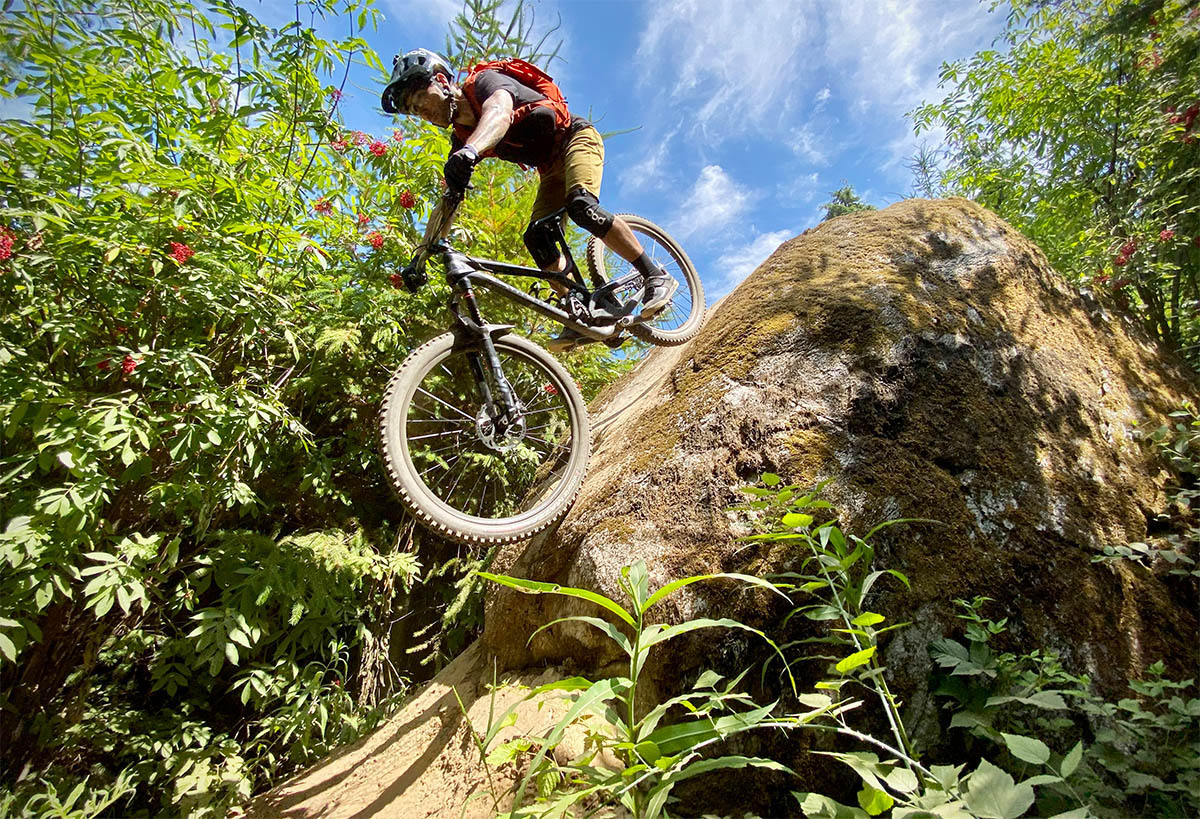 Evil Bikes The Offering (descending steep rock)