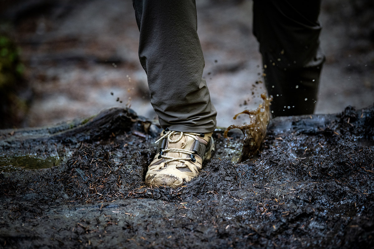 Waterproof hiking boots (hiking through mud with Salomon Quest 4 GTX)