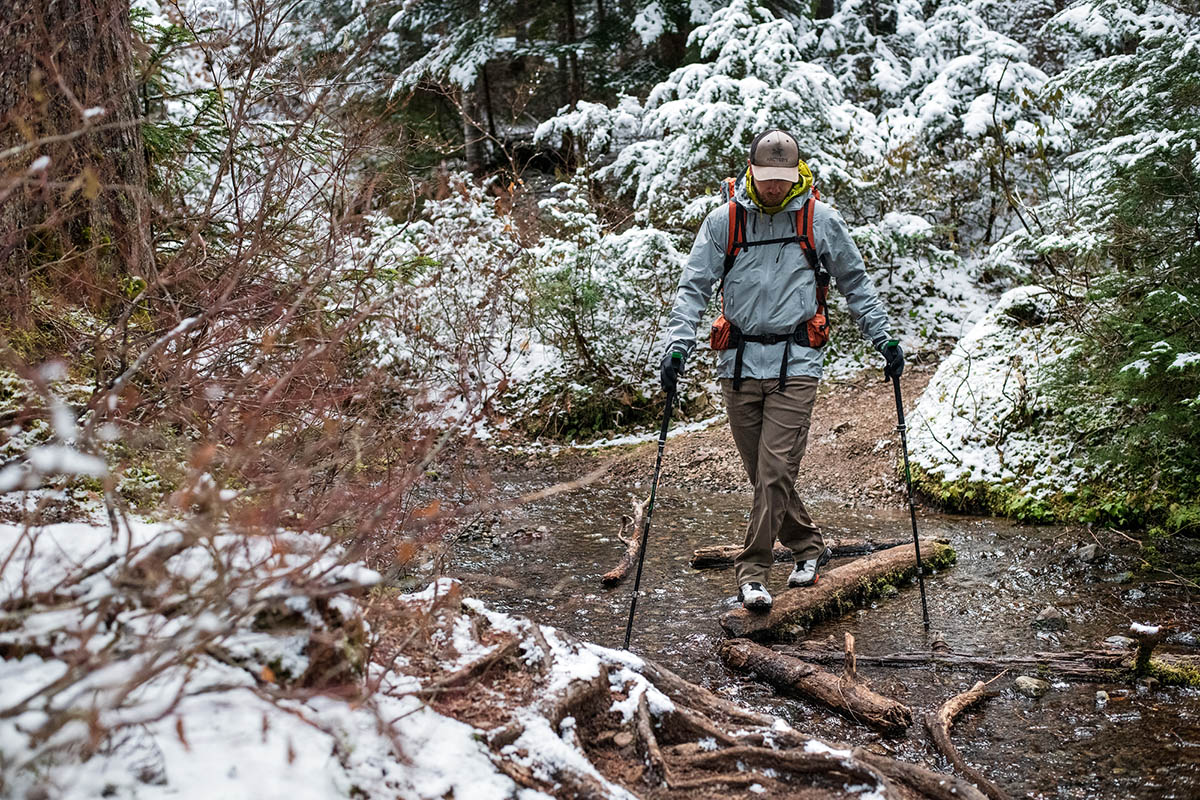 Waterproof hiking shoe (Salomon X Ultra 4 GTX creek crossing)