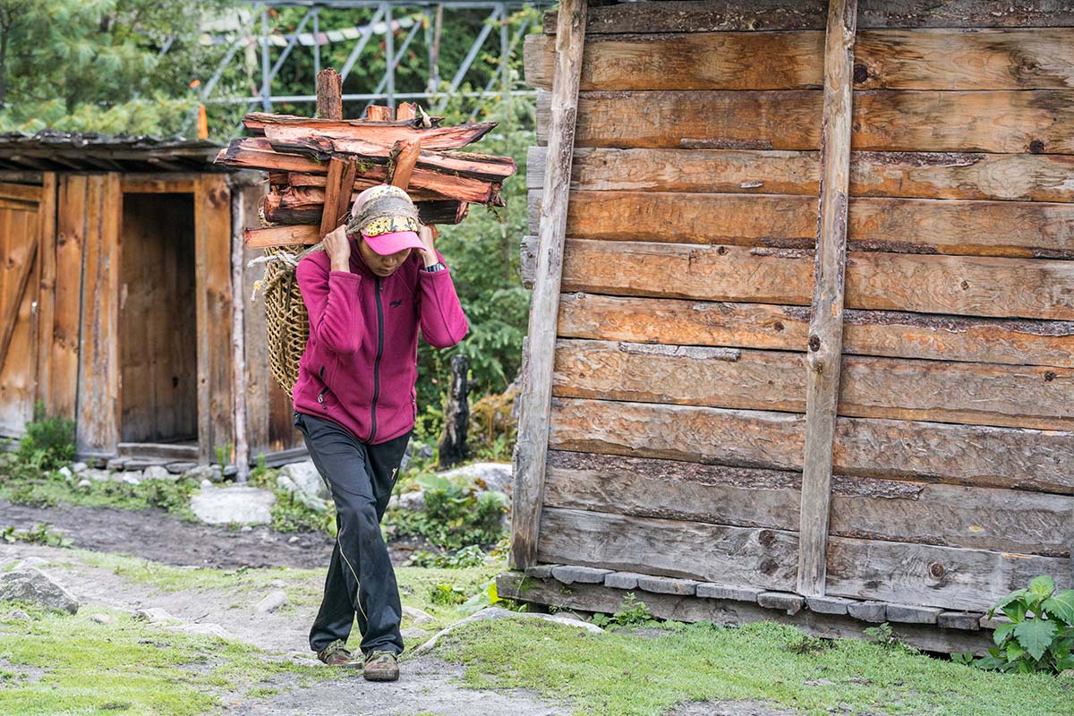 Manaslu (woman in village)