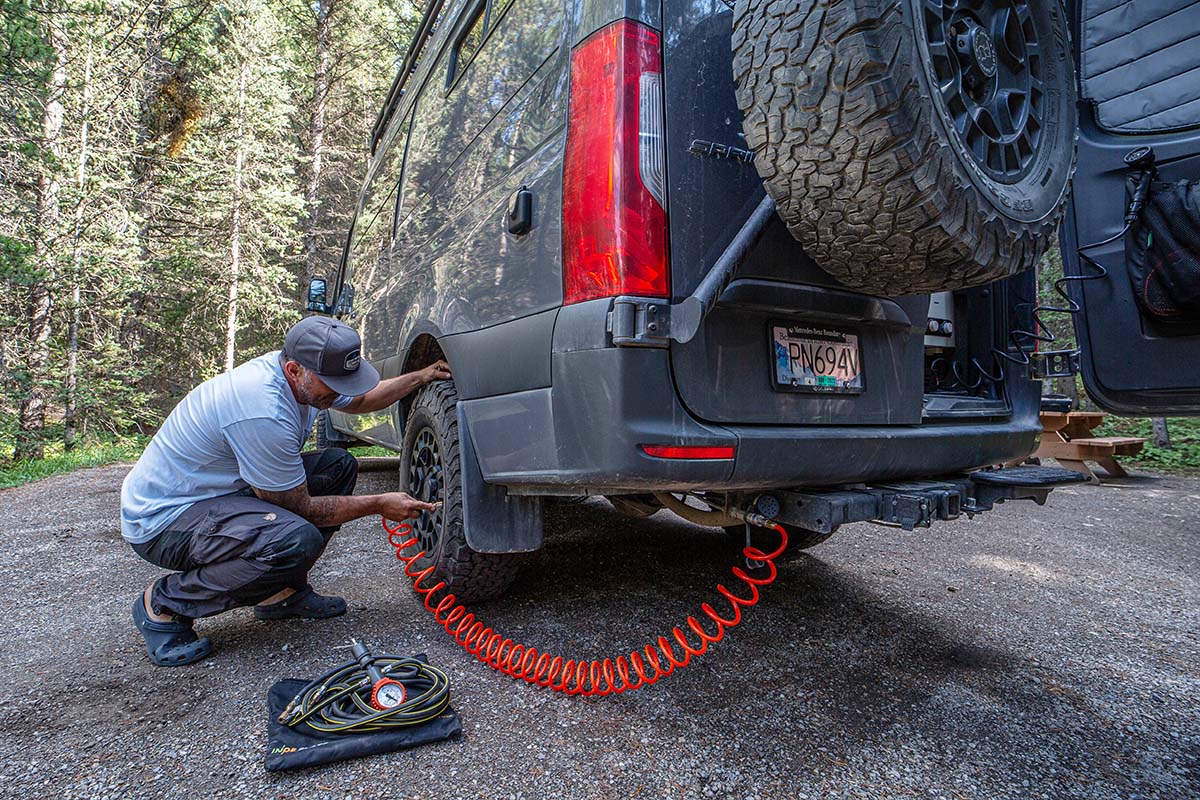 Using air compressor to fill van tires