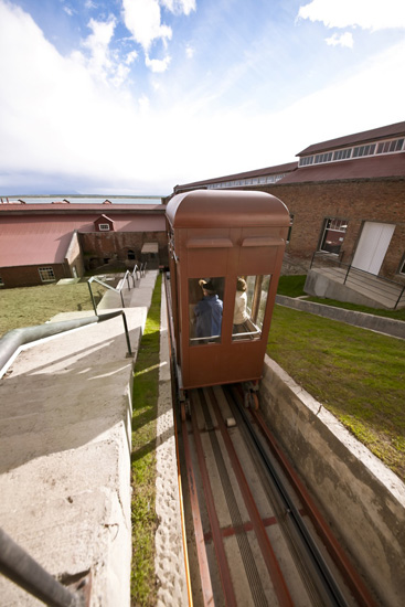 Singular funicular