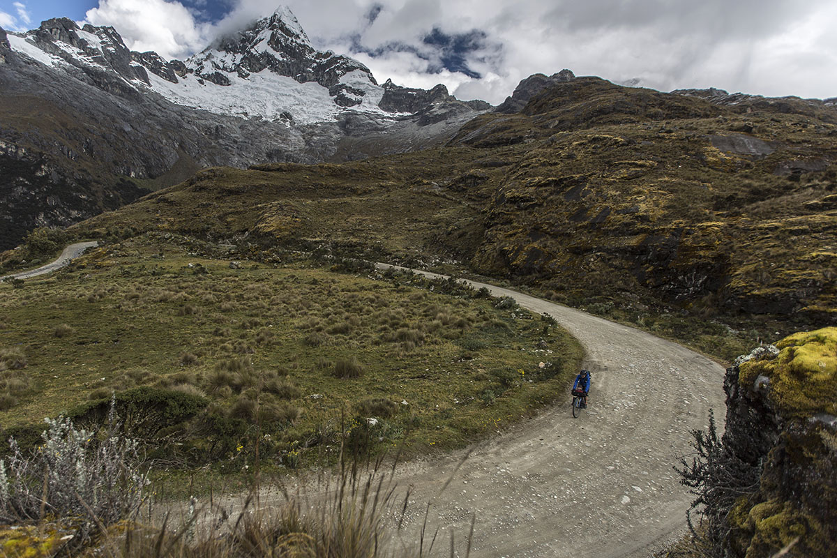 Cordillera Blanca (mountain scene)