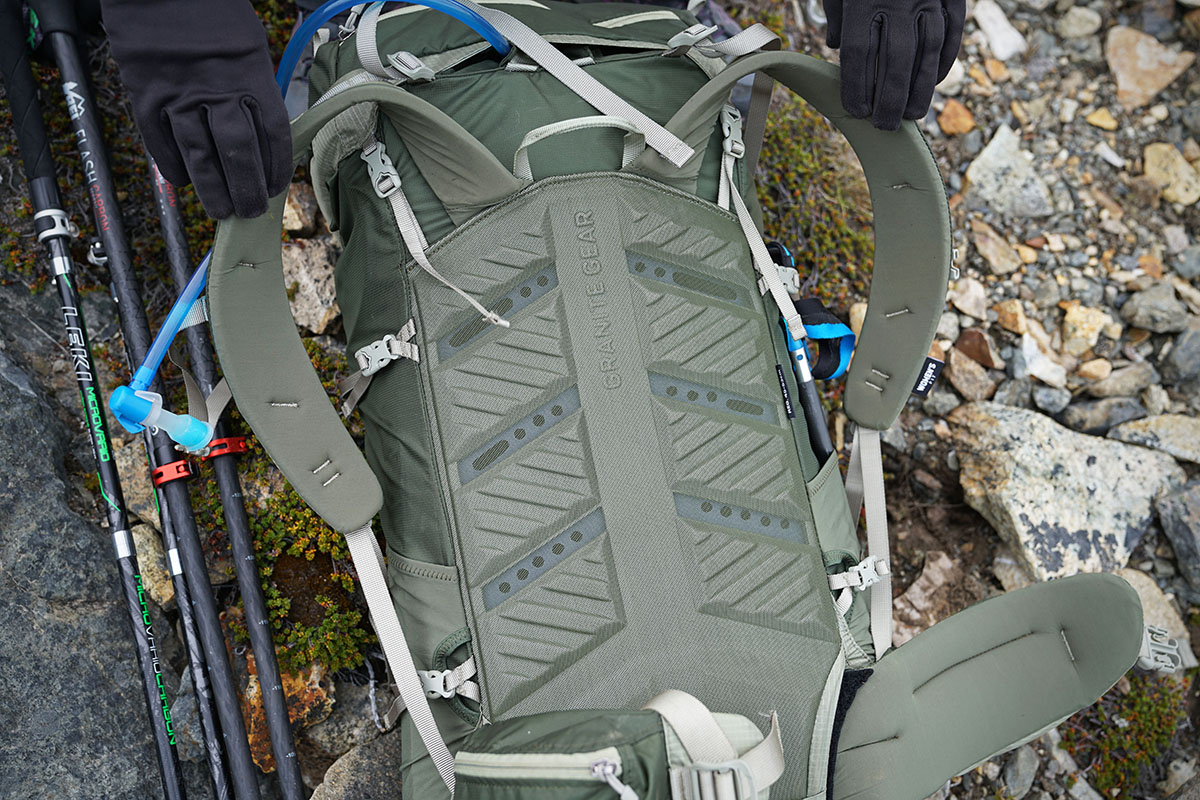 Granite Gear Crown2 60 (back panel)