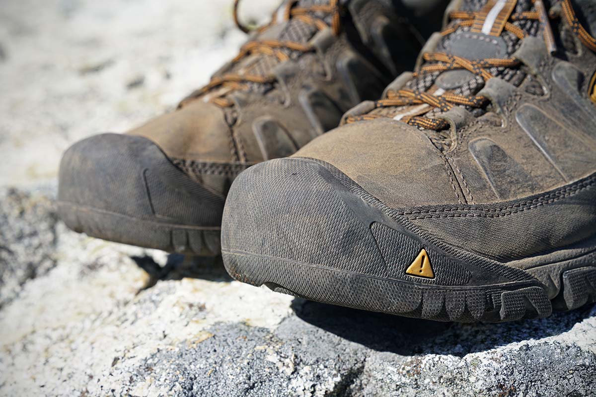 keen wide fit walking boots