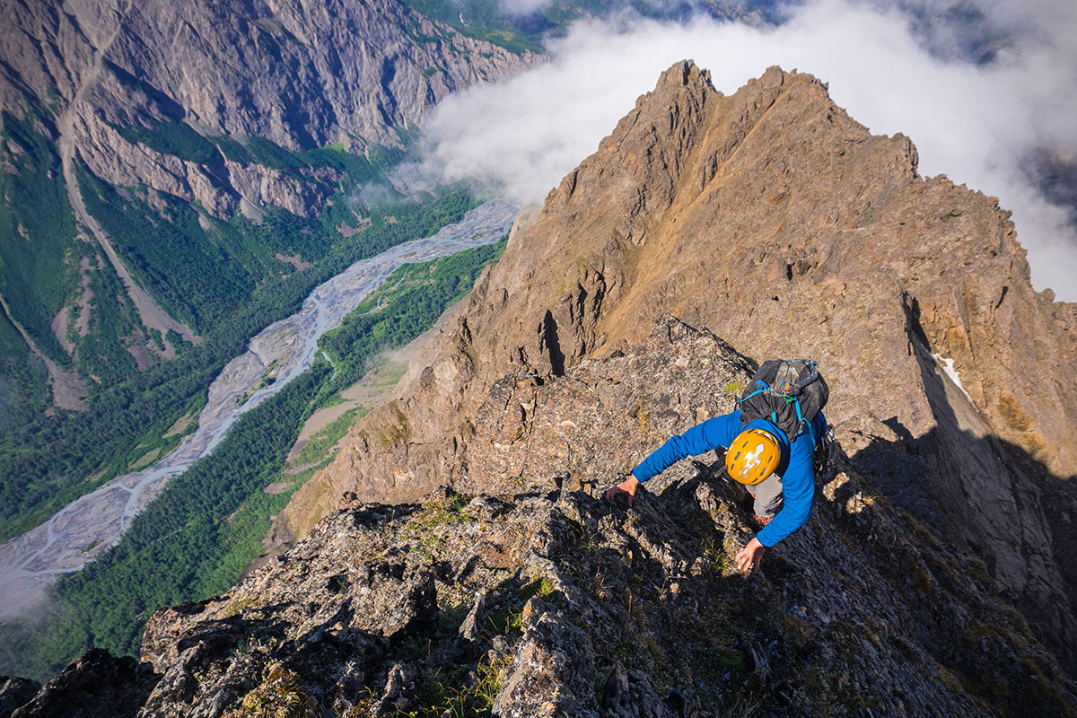 Lightweight mountaineering boot