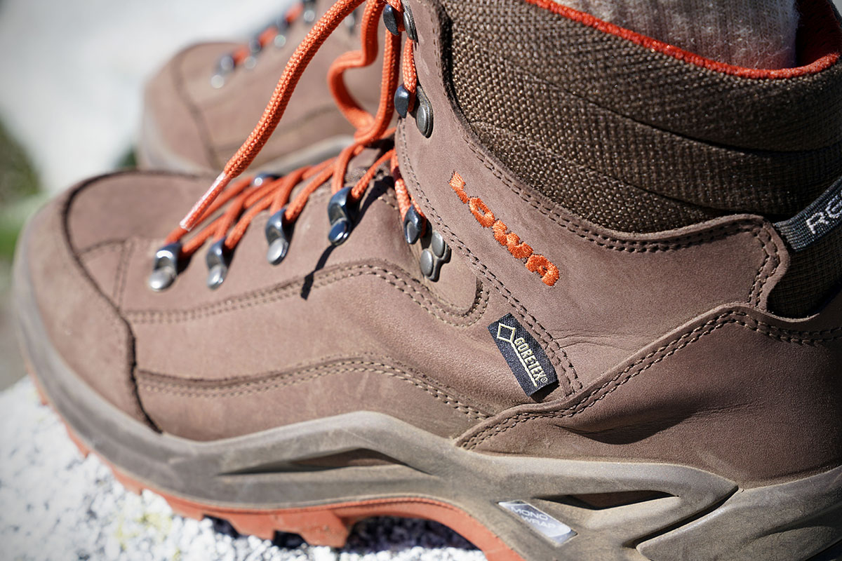 Nutteloos langs beneden Lowa Renegade GTX Mid Hiking Boot Review | Switchback Travel