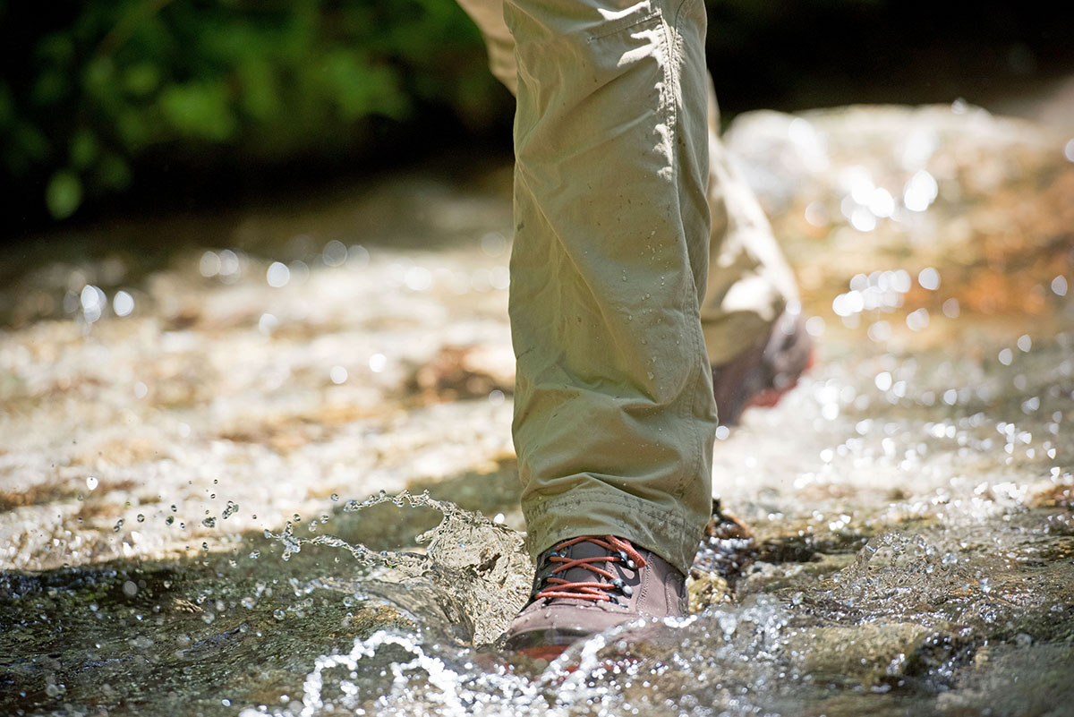 Nutteloos langs beneden Lowa Renegade GTX Mid Hiking Boot Review | Switchback Travel