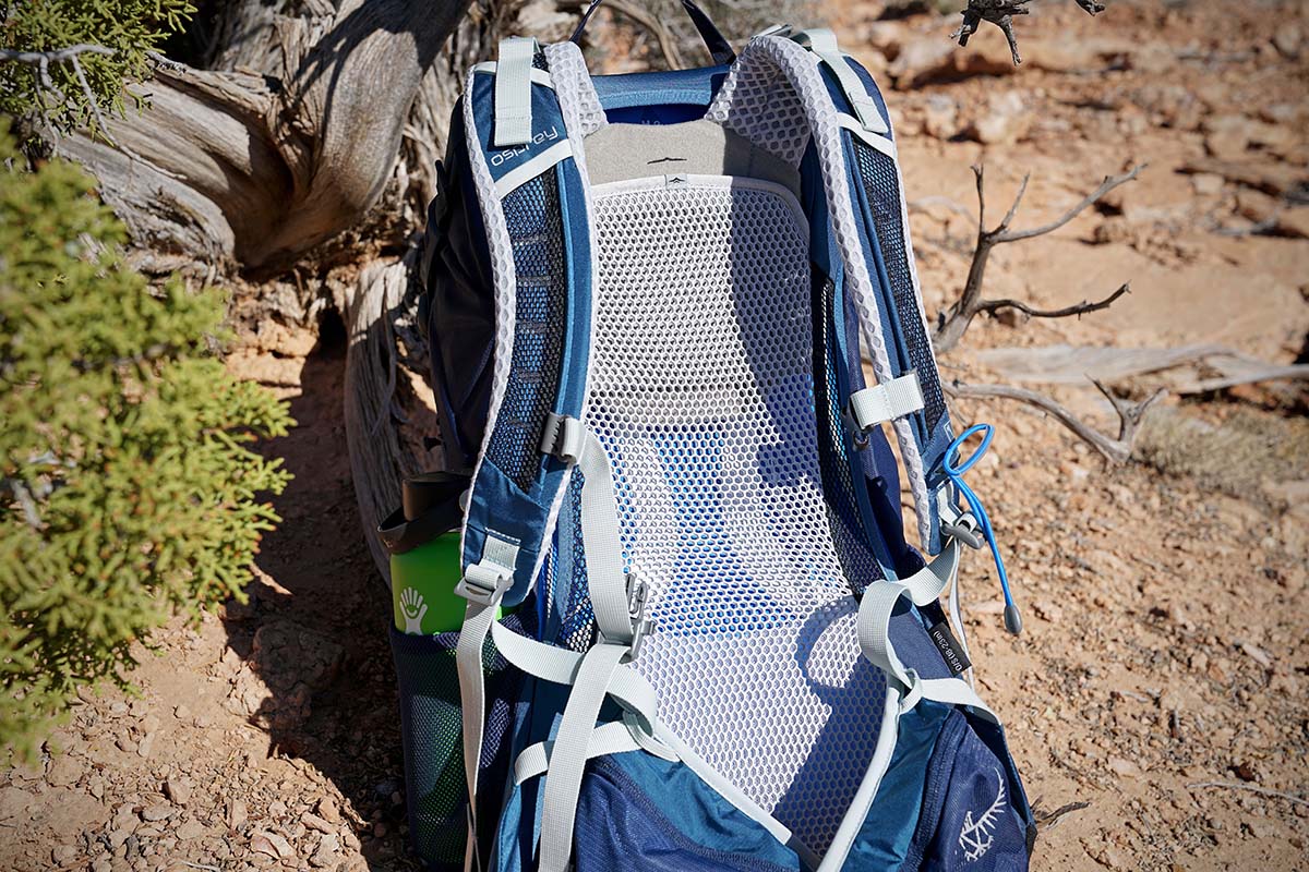 Osprey Stratos 24 (backpanel design)