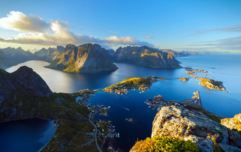 Reinebringen hike Lofoten