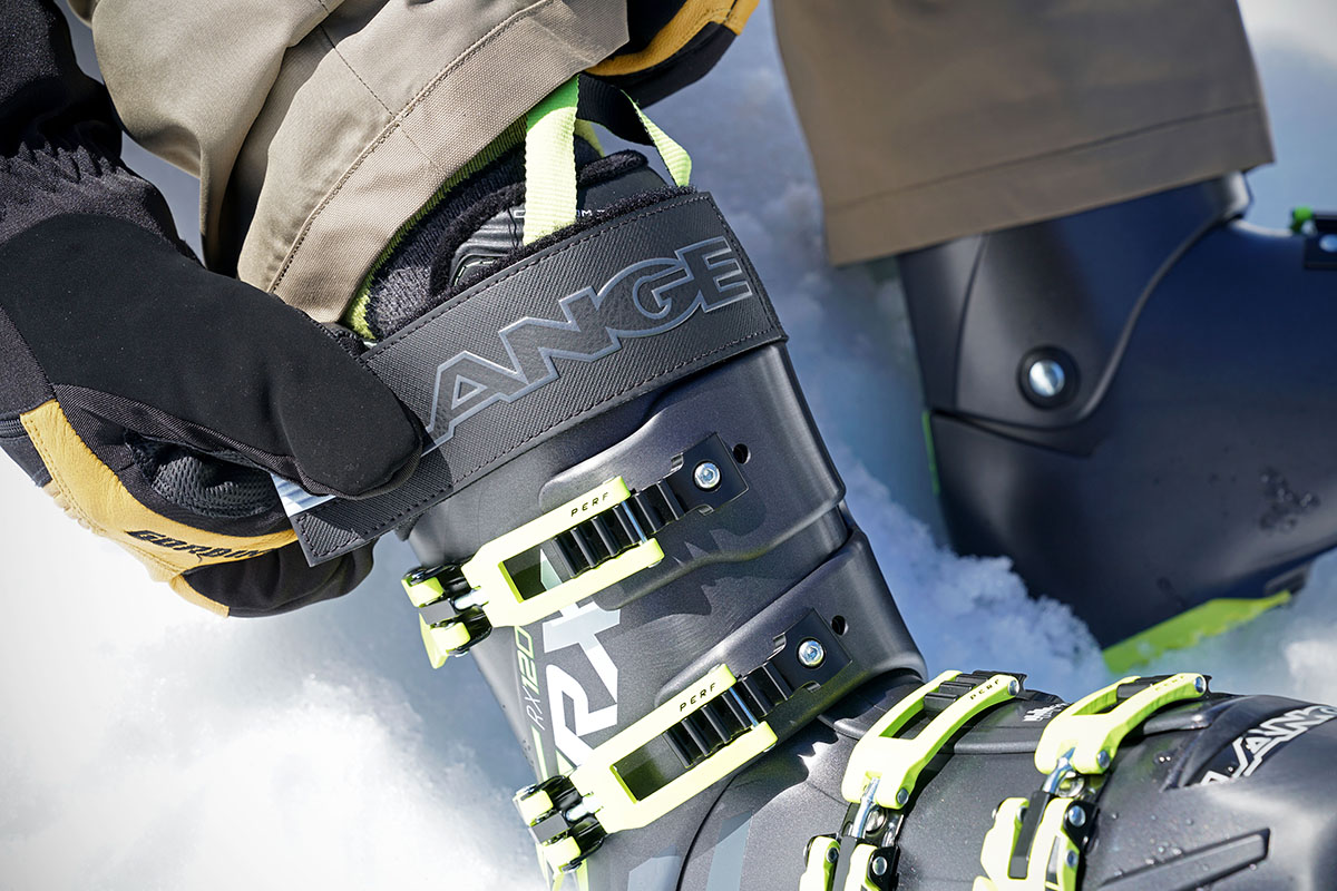Ski boot (Lange power strap)