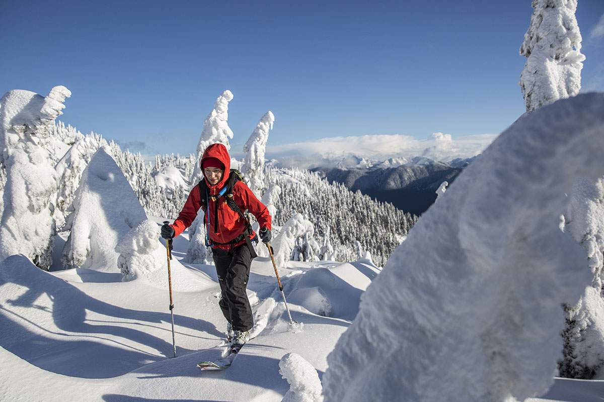 Ski outdoor. Training Jacket Alpine Ski. Montane Synergy 30. What are Alpine Skis made of. Mammut photos.