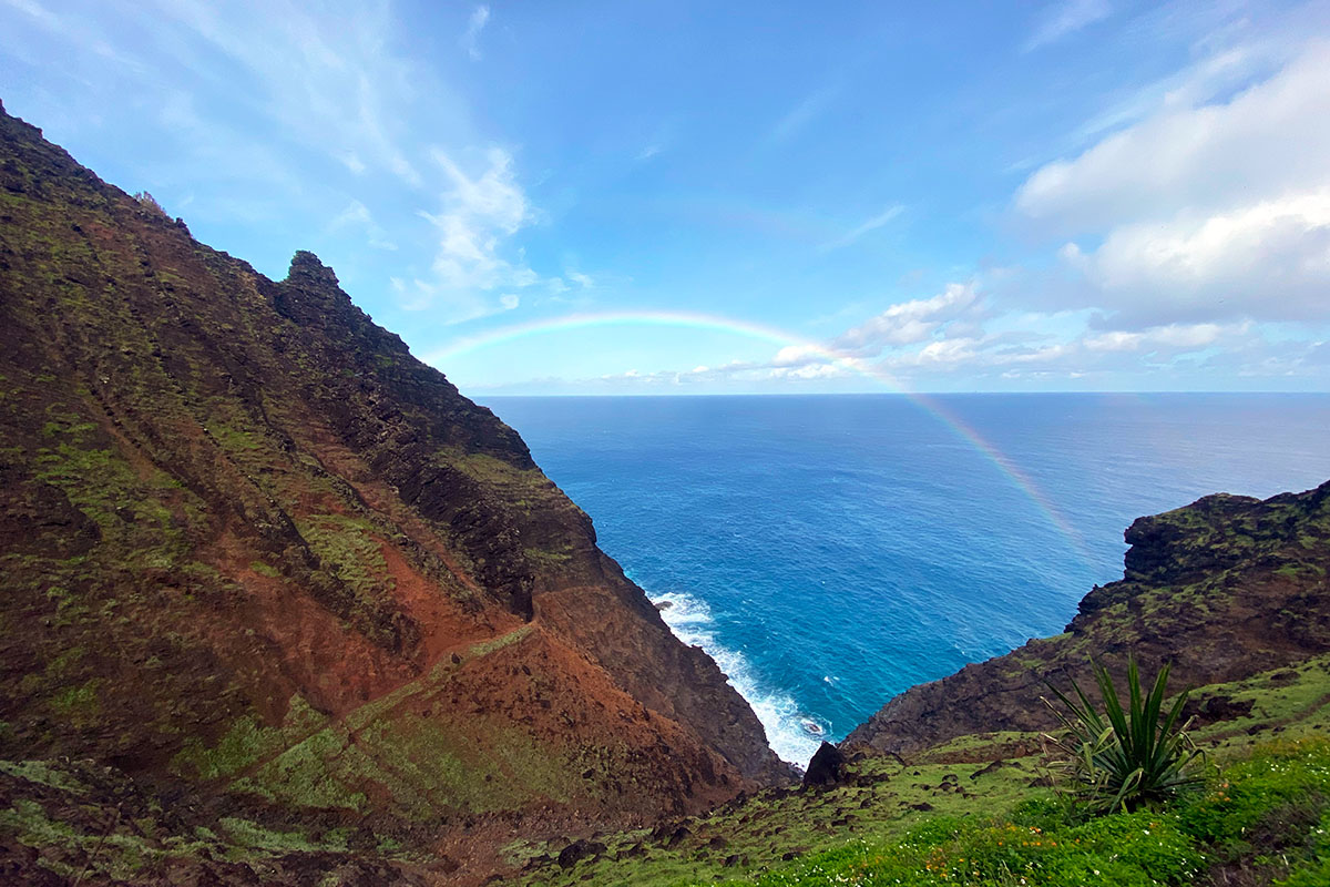 Crawler's Ledge and rainbow on Kalalau Trail (hiking in Kaua'i)