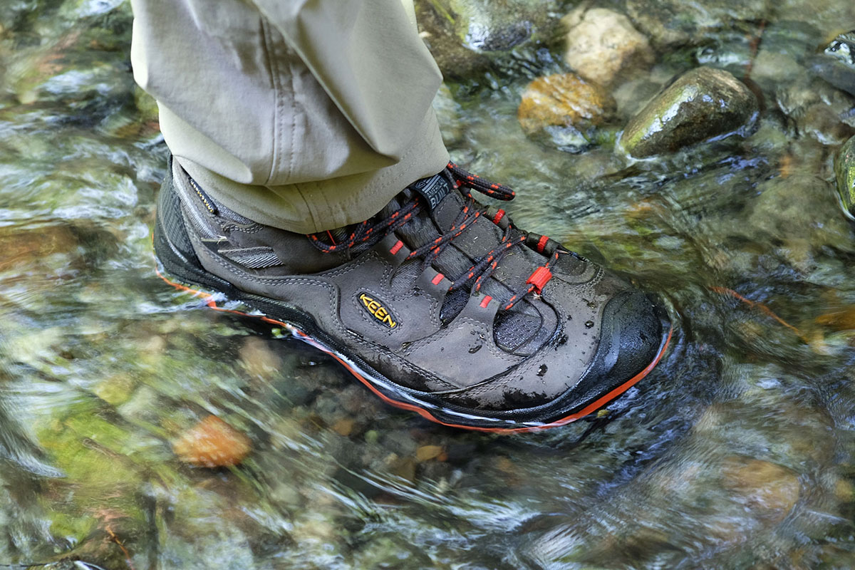 keen men's targhee ii mid waterproof hiking boot