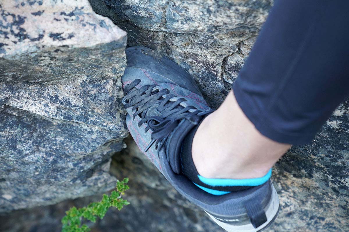 Five Ten Guide Tennie crack climbing (How to Choose an Approach Shoe)