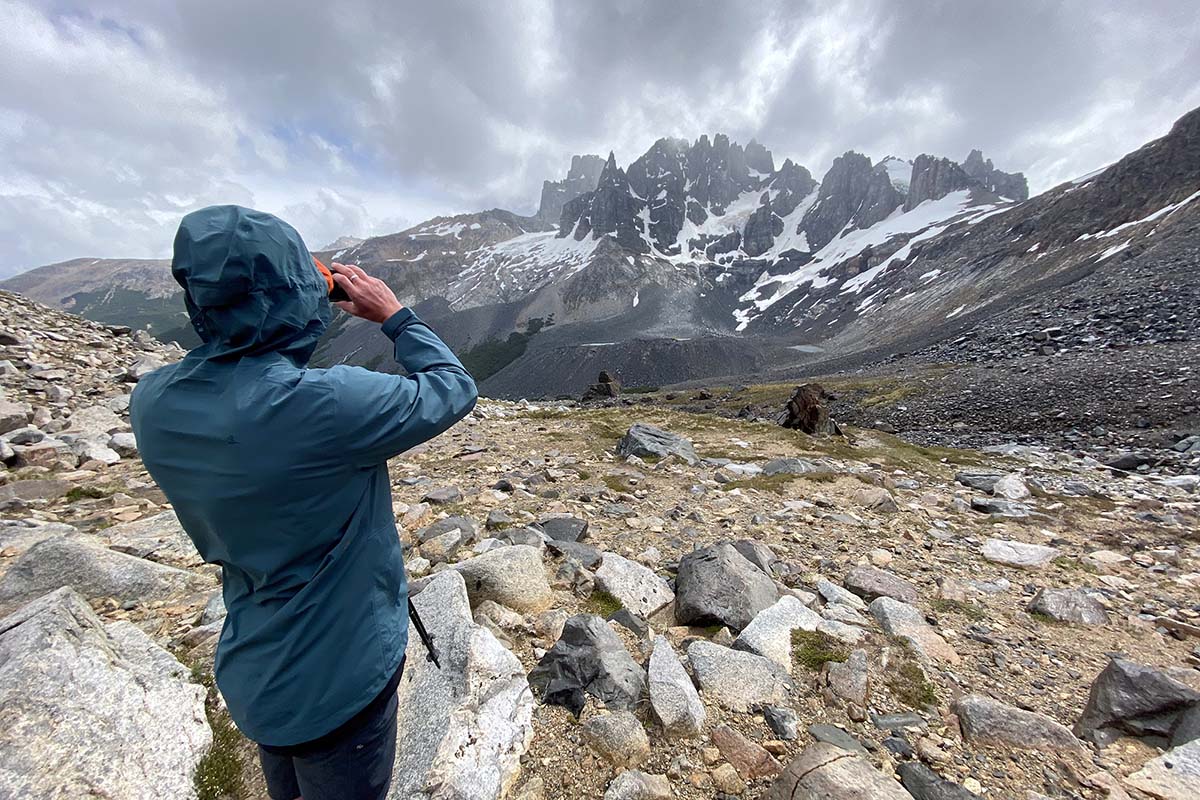 Mountain Hardwear Exposure2 Gore-Tex Paclite Stretch Rain Jacket (taking picture)